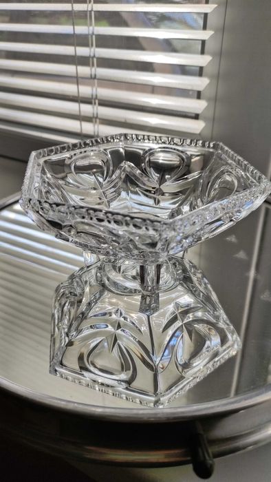 Кристална купичка с капак