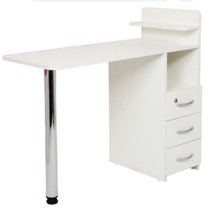 Маникюрный стол