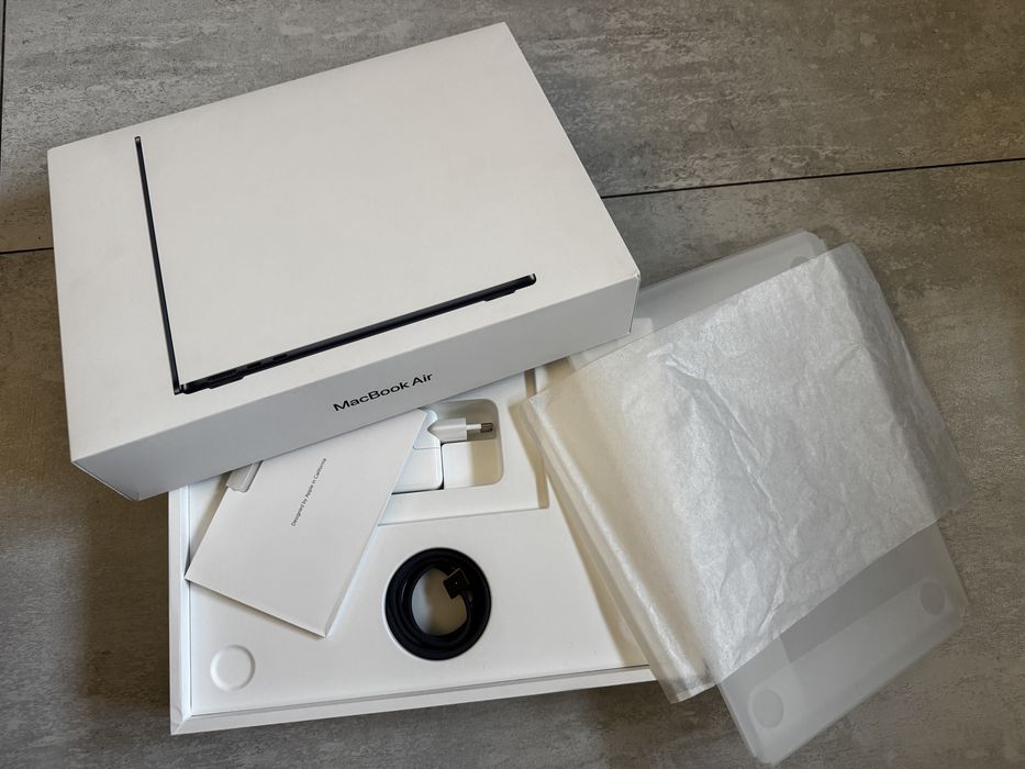 FACTURA/GARANTIE! Apple MacBook AIR 13.6” chip M3 / 16GB ram / 512GB ssd  / culoarea Midnight - ca NOU - FULL BOX