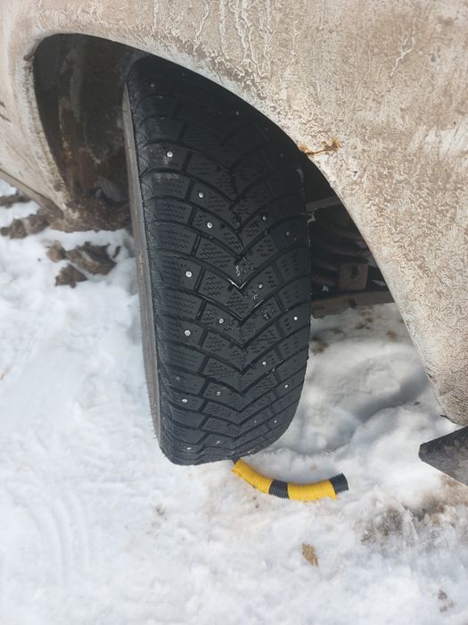 Продам литые диски с шипованной резиной