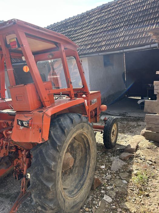 Vând tractor steyr
