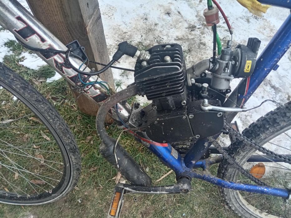 Vand bicicleta cu motor in stare buna