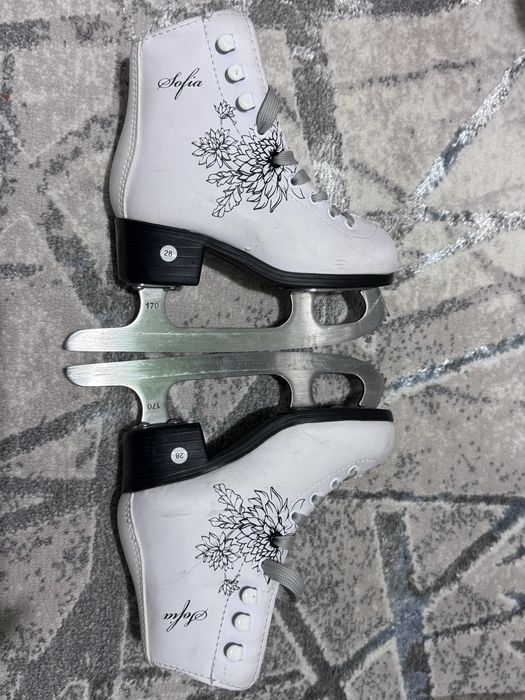 Продам коньки 3-5 лет