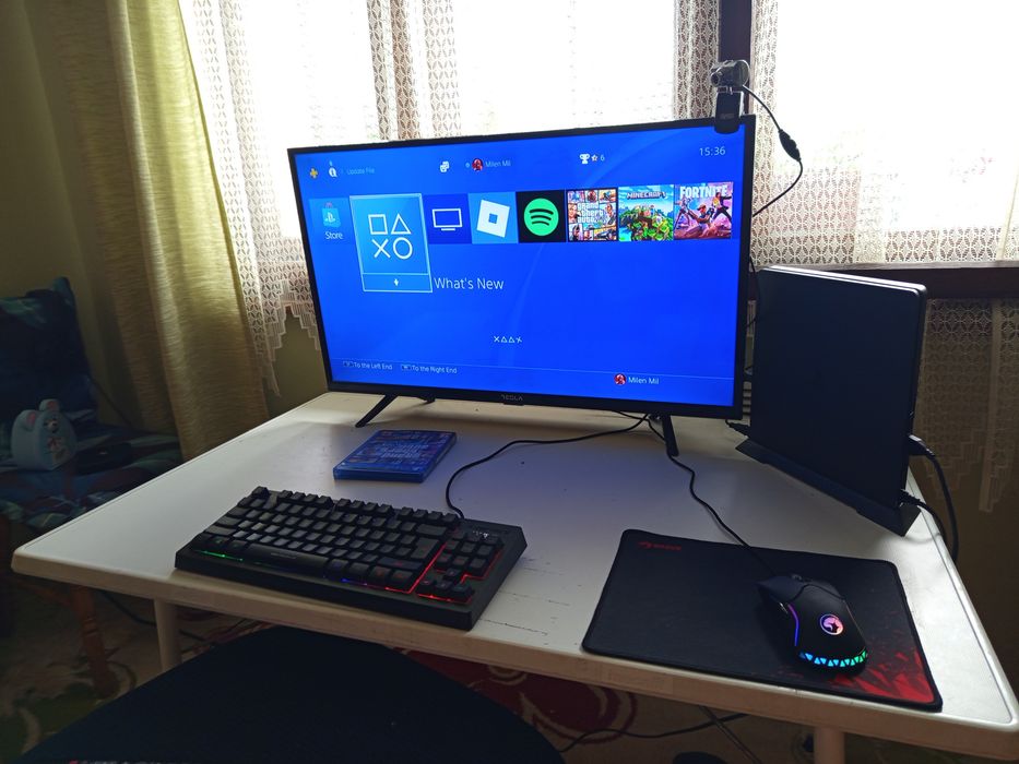 PlayStation 4 много запазен без никакви забекежки