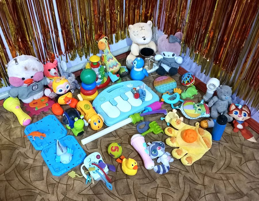 Продаются игрушки.