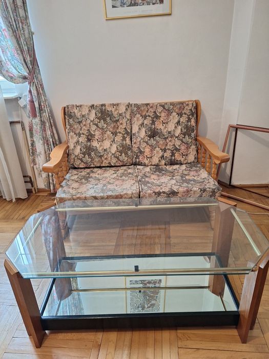 Canapea 2 locuri si masuta de cafea