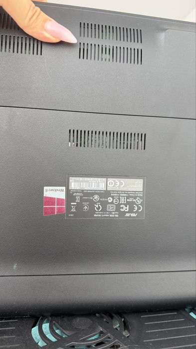 Ноутбук в рабочем состочнии .