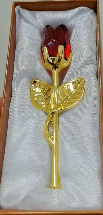 Стъклена роза за подарък