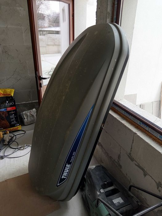 Продавам автобокс багажник thule pacific 200