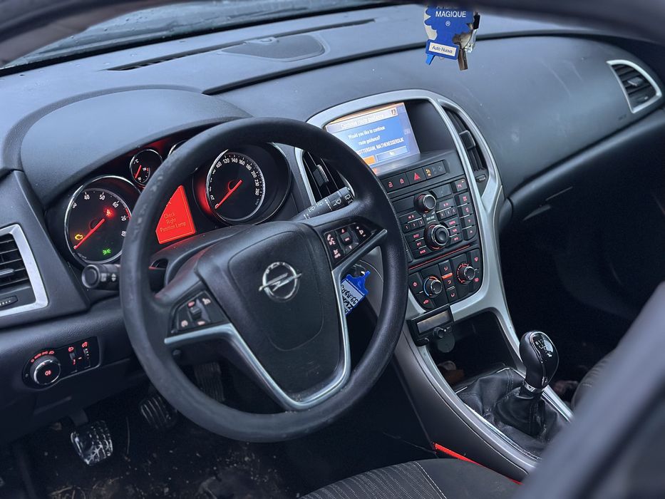 Opel Astra J 2012 1.4 Benzină Turbo / Rate / Acte / Ușor Avariat /