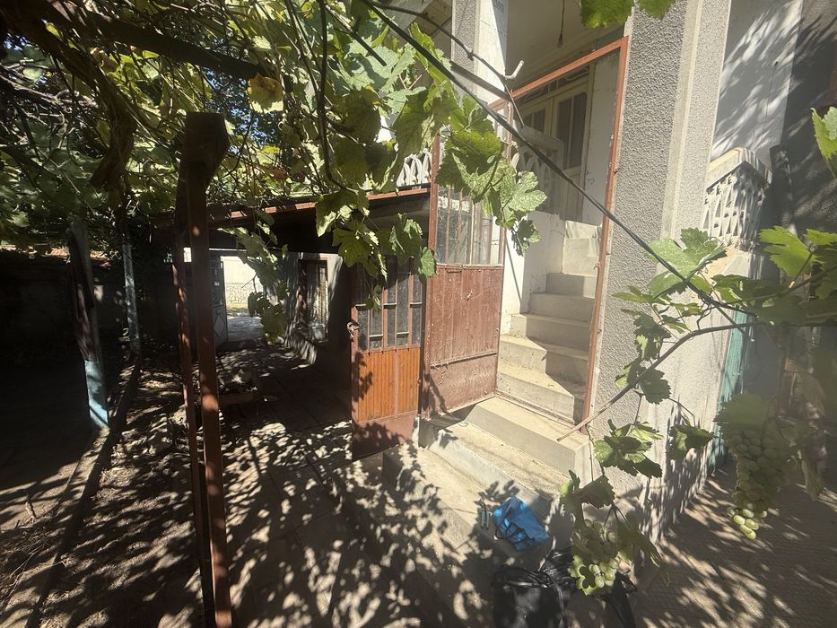 Продава се Къща в Плевен, 9-ти квартал - 120 кв.м за 250 €/кв.м - Снимка #2