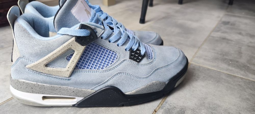 Vând Jordan 4 Retro University Blue