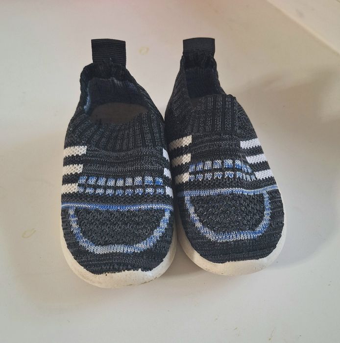 Продаю детскую обувь