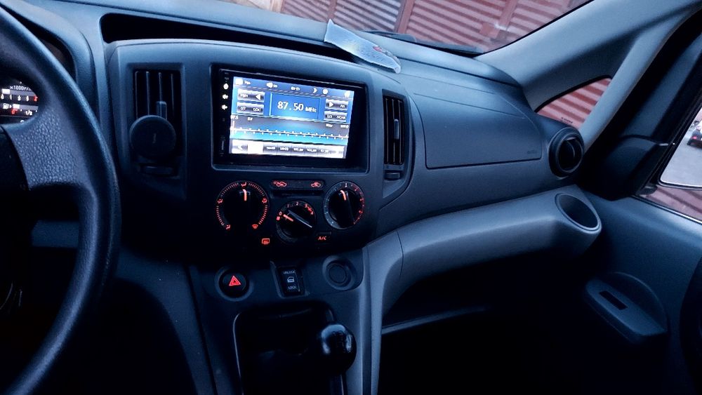 Vând nisan nv200