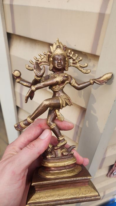 Бронзовые будийские предметы.