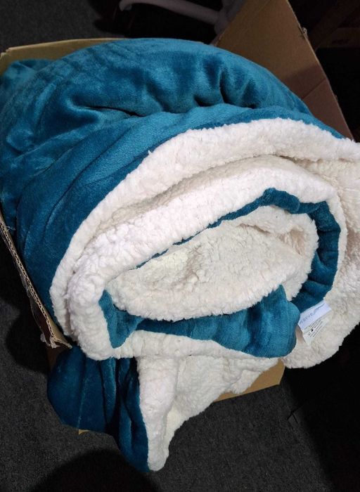 Patura WAVVE Sherpa, 270x230 cm, fleece, turcoaz si alb