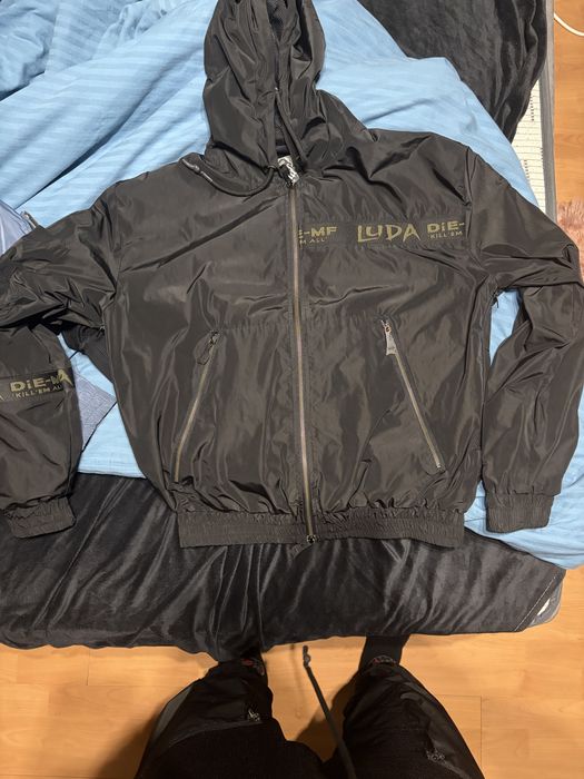 Луда карго панталони и ветровки Luda