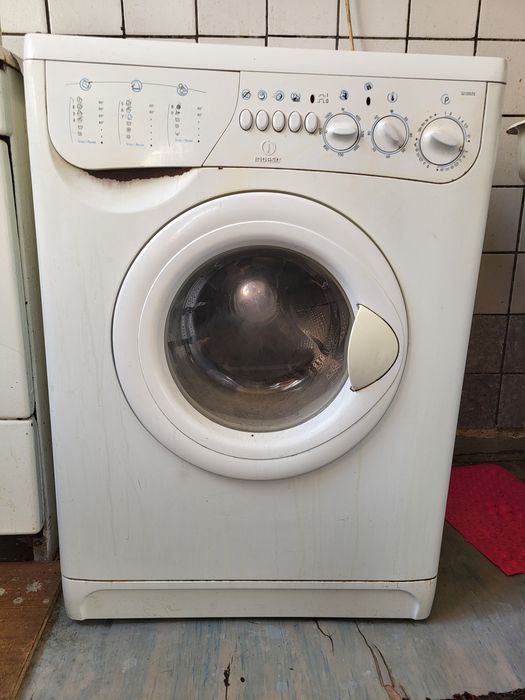 Стиральная машина  Indesit w105tx kir yuvadigan mashina.