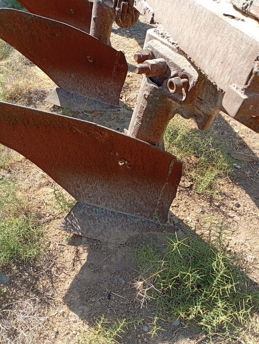 Плуг. 5-корпусли. Plug.