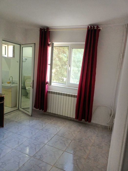 Inchiriez apartament