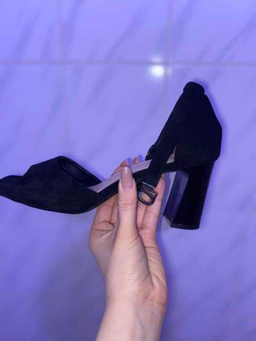 Продам туфли на каблуке