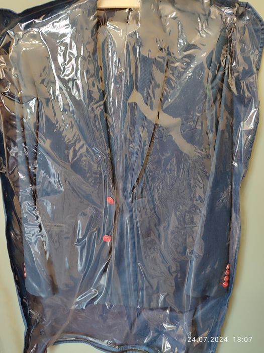 Продам 2 мужских костюма