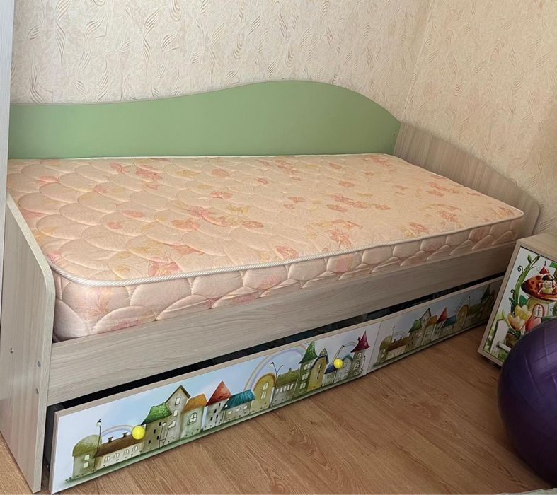 Продам мебель в детскую