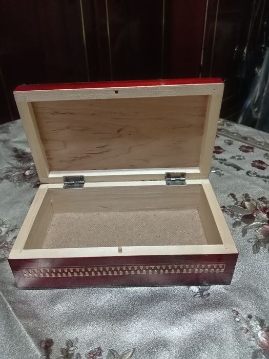 Шкатулка из дерева