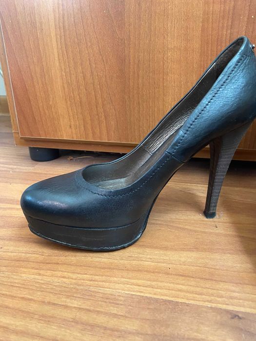 Oбувки на висок ток