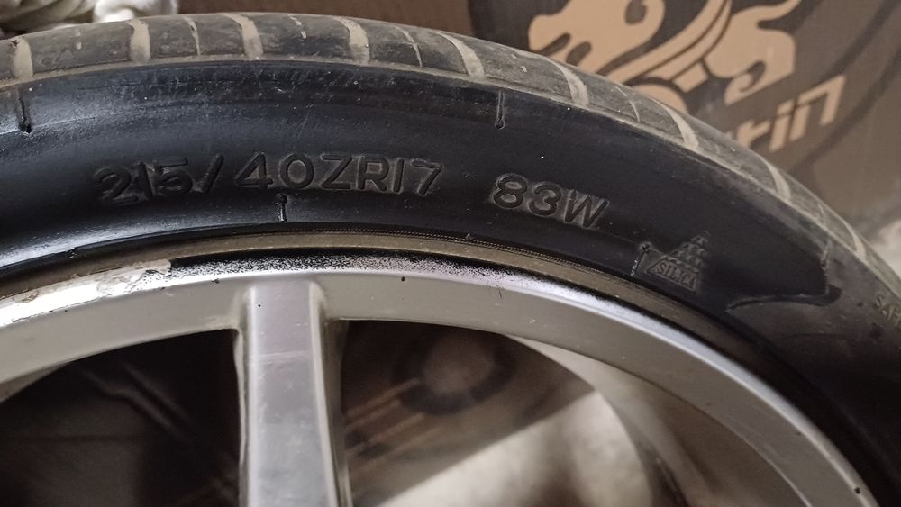 Vând aceste 4 jante  cu 100 de lei bucata.Mentionez ca eu le am avut pe un Opel Vectra.Le dau vuvtot cu cauciucurile de pe ele.