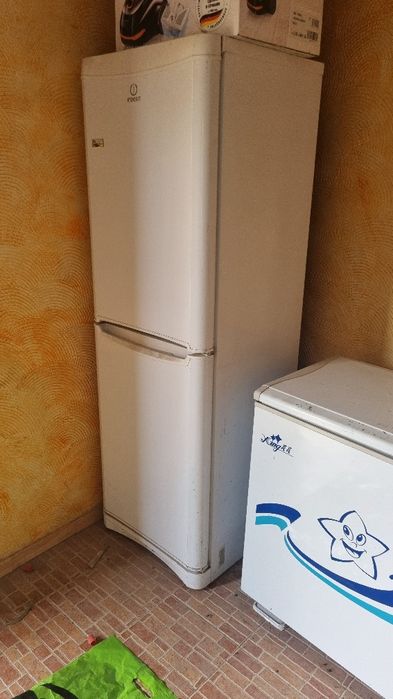 Продаю INDESIT холодильник