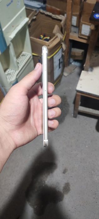 Iphone 7+  gold karobka dok yoq