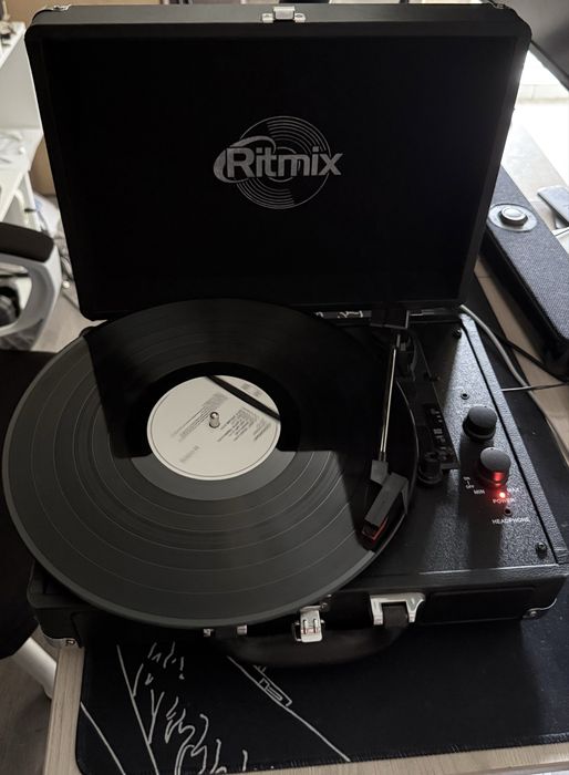 Виниловый проигрыватель Ritmix LP-120B