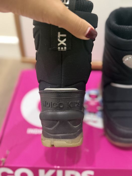 Продам дутики от indigo kids