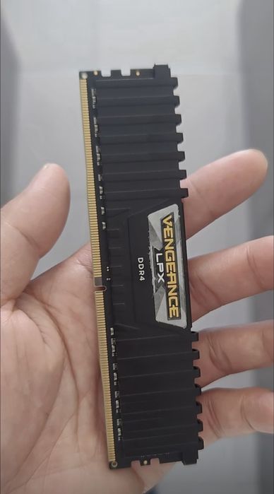 Срочно DDR4 8 ГБ 3200 МГц — новая оперативная память