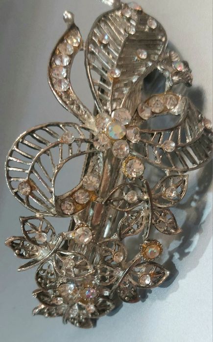 Заколка со стразами