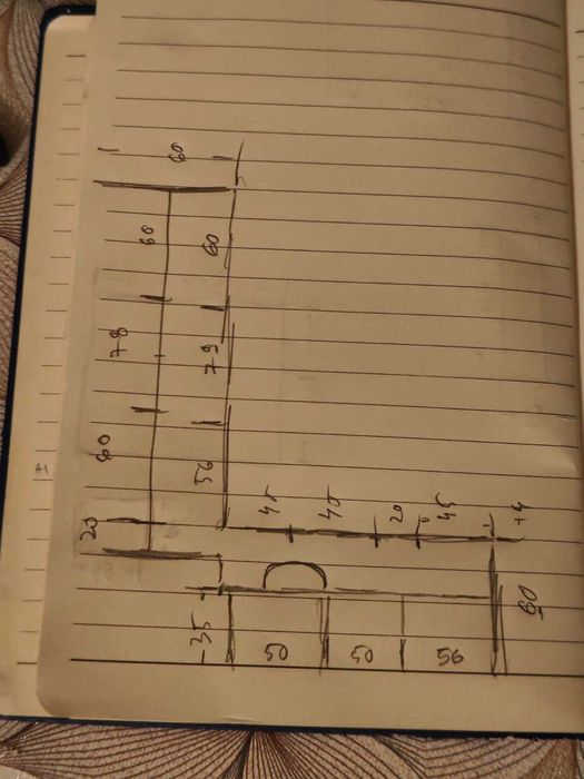 Кухня с шкафове и уреди