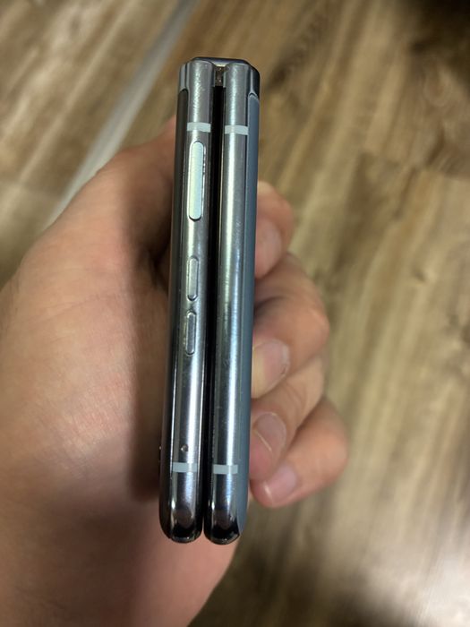 Motorola Razr 40 Ultra - за ремонт