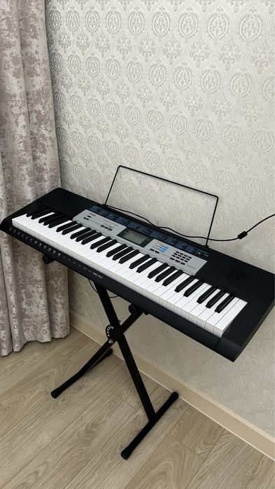 Продается синтезатор LK 136