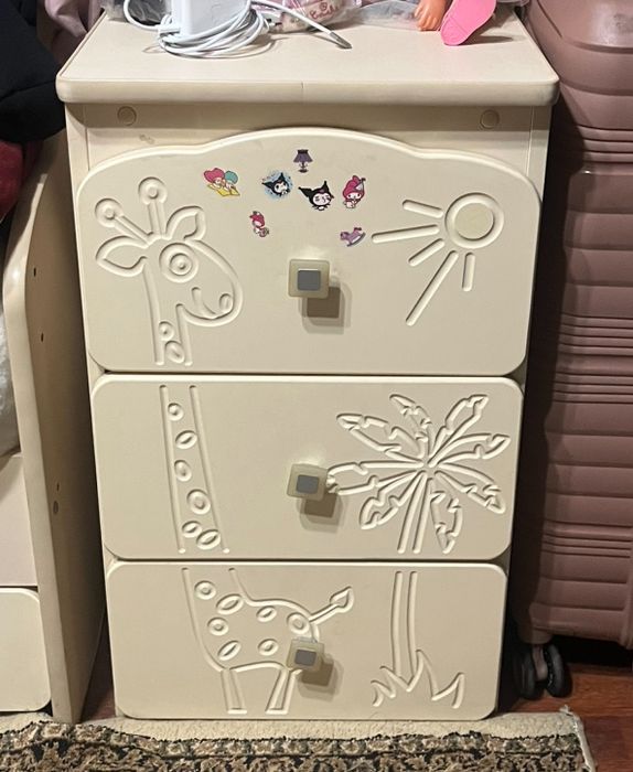 Продам детскую кроватку с тумбочкой