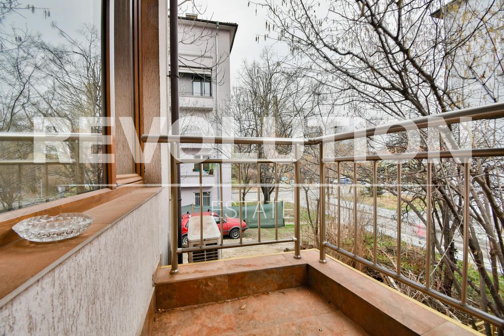 Дава се под наем Тристаен апартамент в София, Оборище - 110 кв.м за 950 € - Снимка #10