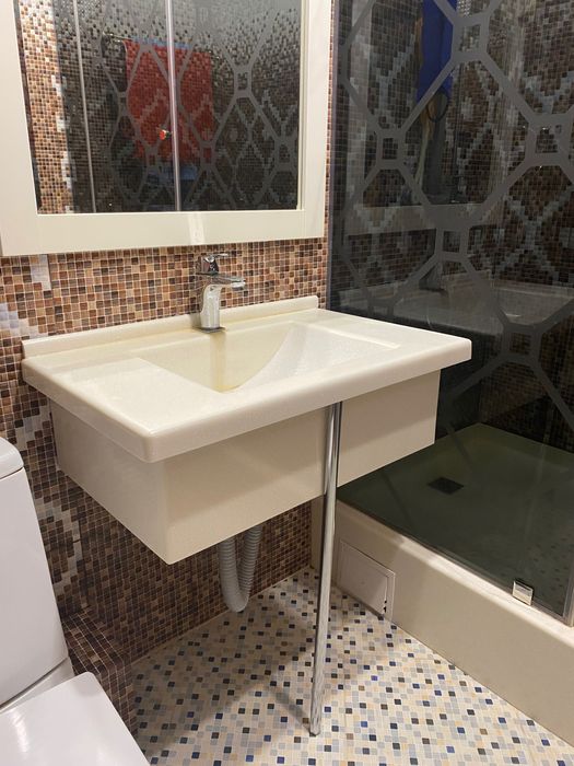 Продам раковину со смесителем