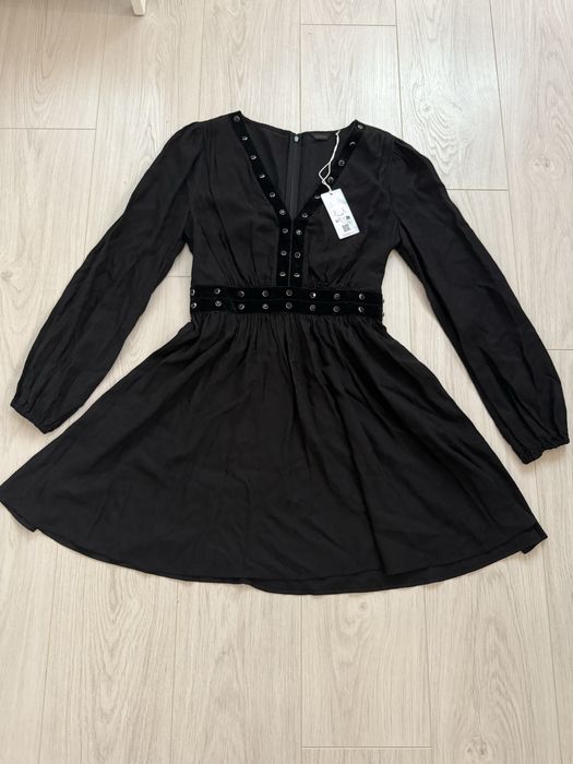 Оригинална, нова рокля Guess