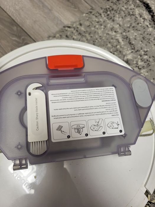 Vând robot de aspirare XIAOMI