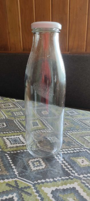 Продаются бутылки.