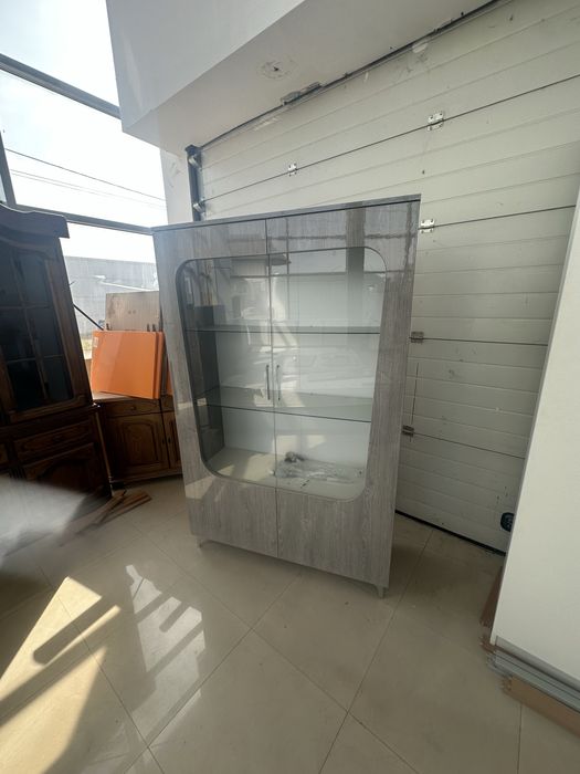 Vitrine  de vanzare