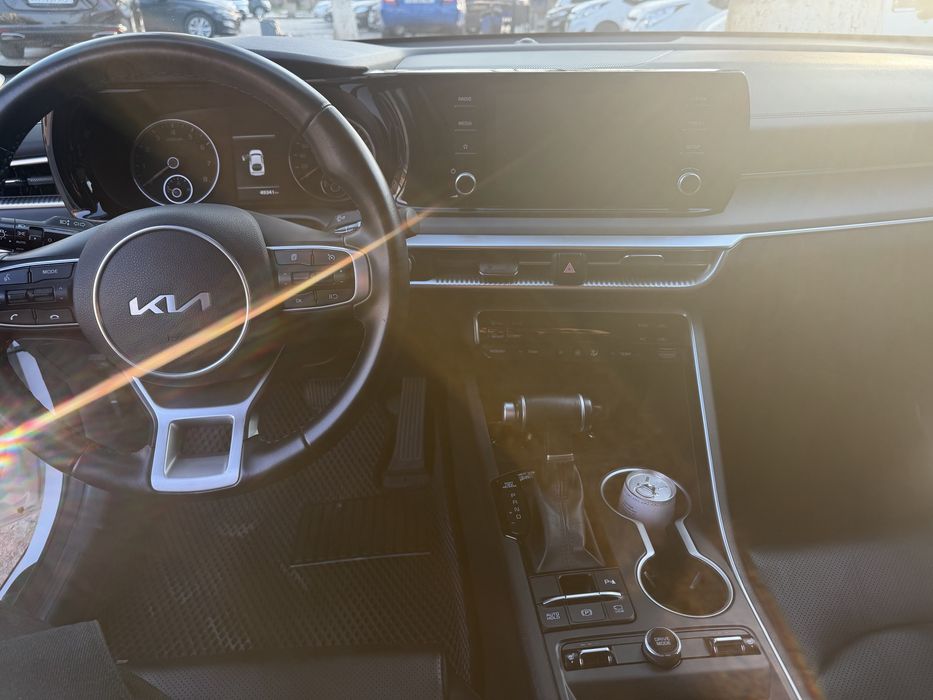 Kia k5 luxe 2-pozitsiya oq jemchug