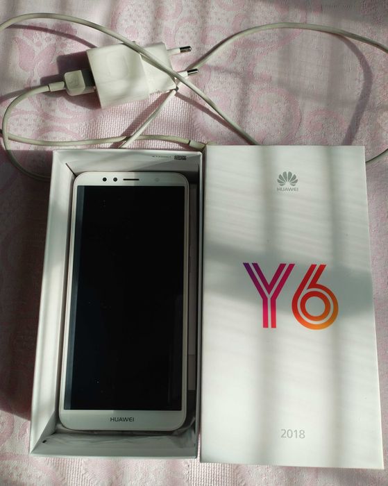 Телефон Huawei Y6 2018