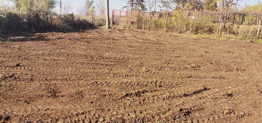 Събаряне на стари сгради. Услуги с комбиниран багер и самосвали.Перник