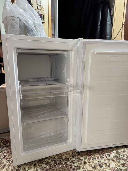 Морозильник Hisense FV78D4AWF